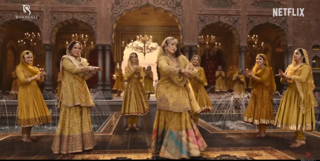 Heeramandi Sakal Ban Song: हीरा मंडी हसीनाओं के कपड़ो के लिए दर्शकों के लिए बनेगी आकर्षण का केंद्र 5 character-costumes-of-heera-mandi-movie