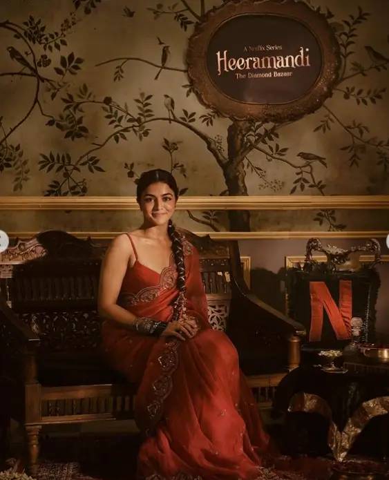 Alia attends Hiramandi Premier
