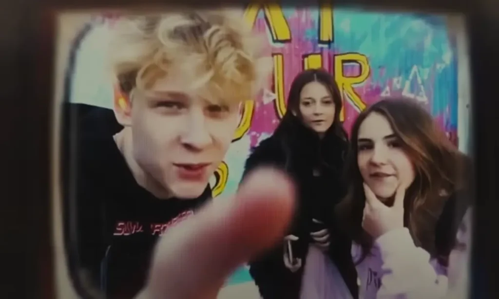 Bad Influence Movie Review: लव सस्पेंस थ्रीलर और मर्डर वाली ये फिल्म, मस्ट वॉच केटेगरी। 1 Bad Influence: The Dark Side of Kidfluencing