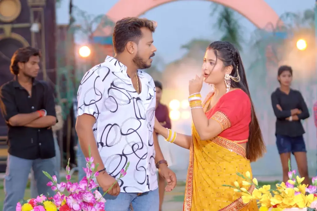 Bhojpuri Song Cream Color Saree