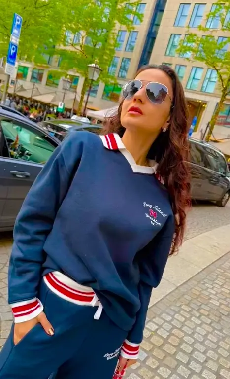 AMISHA PATEL PIC