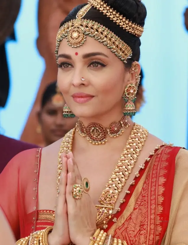 विश्व सुंदरी की वो फिल्म जिसमें 200 किलो सोने के जेवर पहने थे" 1 Aishwarya Rai Bacchan