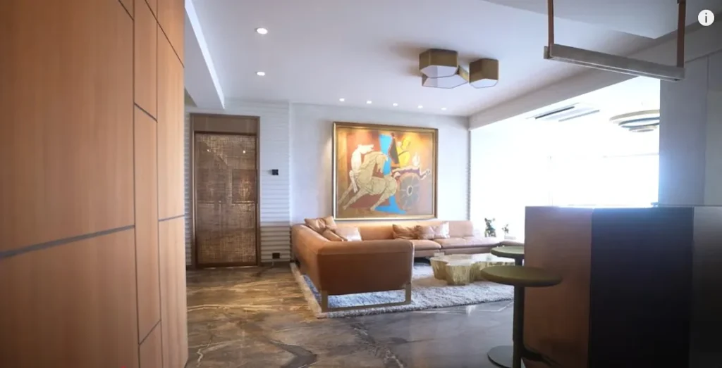 In-house bar. (Photo: Farah Khan/YouTube)