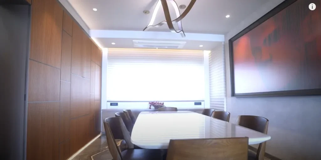 Dining area of Ram Kapoor’s house. (Photo Farah KhanYouTube)