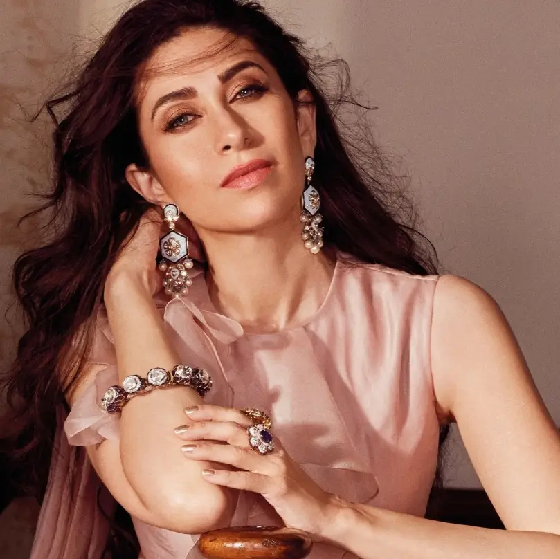 Karishma Kapoor Birthday 2025: करिश्मा कपूर की बर्थडे पर बहन करीना ने दिया प्यार सोशल मीडिया पर अनोखे अंदाज में किया विश 1 Karishma Kapoor Birthday 2025