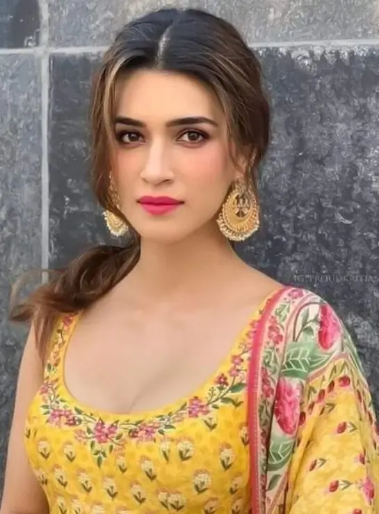 Kriti Sanon In Don NEW