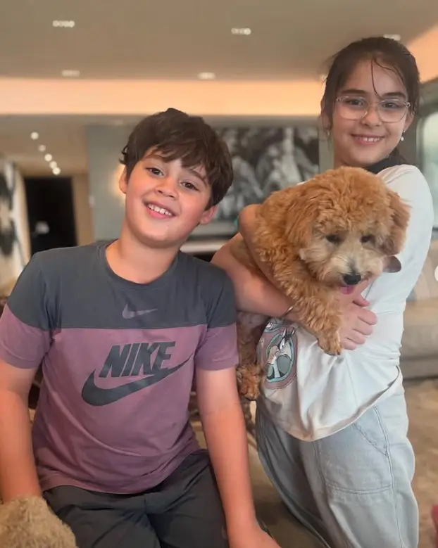 करण जौहर ने शेयर की अपने बच्चे यश और रूही की फोटो, बताया सिंगल पेरेंट बनने का संतोषजनक अनुभव" 1 karan johar kids fathers day 2025 1