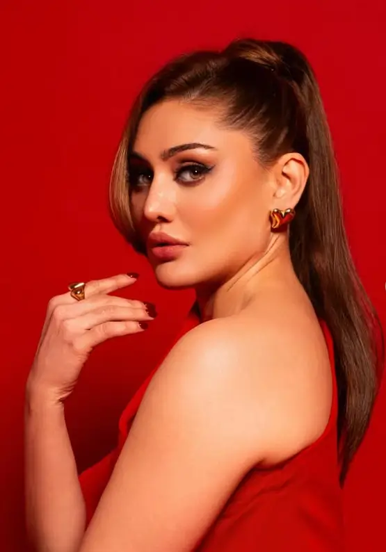 शेफाली जरीवाला की अस्थियों को सीने से लगाकर फूट-फूटकर रोए पराग, जुहू बीच पर किया अंतिम विसर्जन" 1 shefali-jariwala sudden death