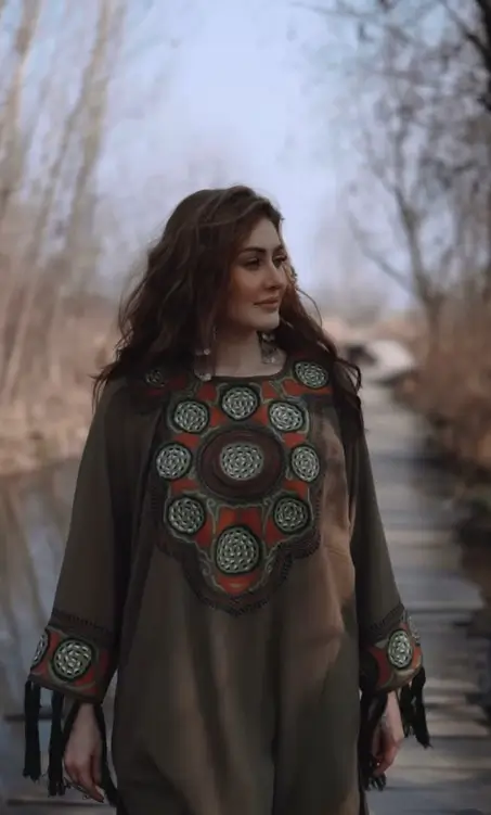 शेफाली जरीवाला के अंतिम संस्कार का वीडियो सोशल मीडिया पर वायरल" 1 shefali zariwala last video after death