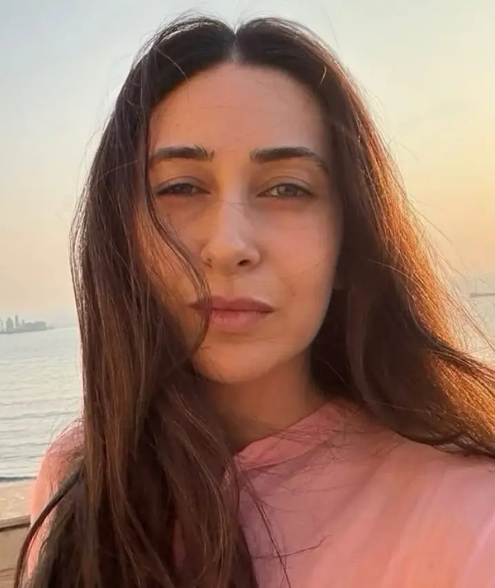 know-some-special-things-about-karisma-kapoor-on-her-51st-birthday