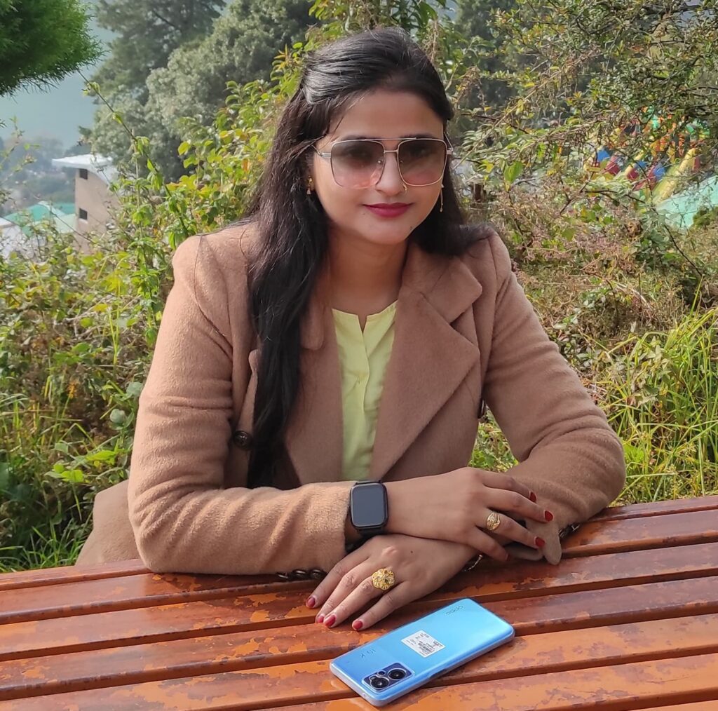 ABOUT 4 anam khan- filmydrip-author