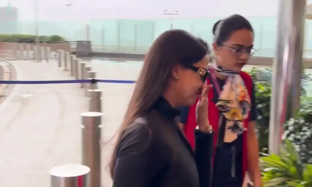 nora fatehi cry airport