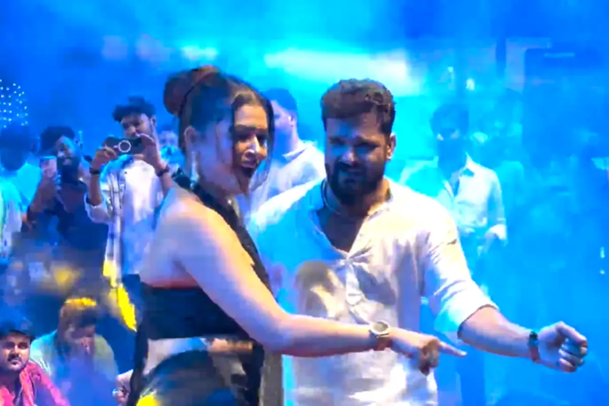 Kolkatawa ki laiki Khesari Lal and Dimple Singh stage show