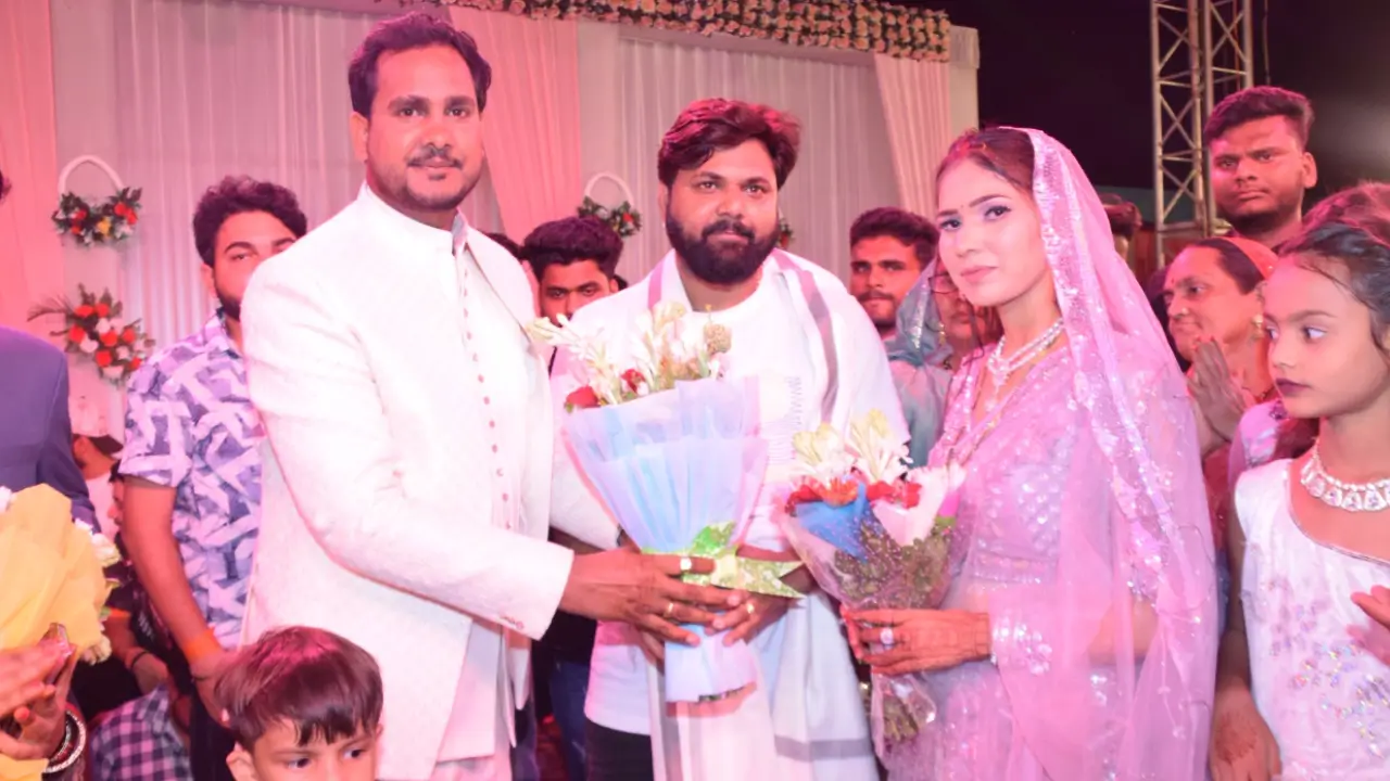 Bhojpuri Actor Samar Singh Wife Pregnant